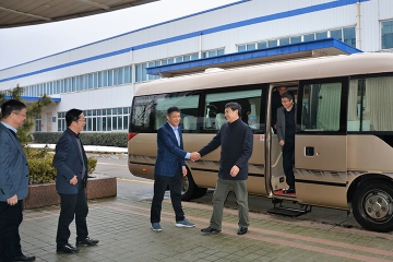 市人大常委会主任周东明向意昂官网集团送新春慰问